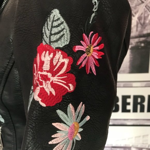 SOLD - Picture 5 of 8